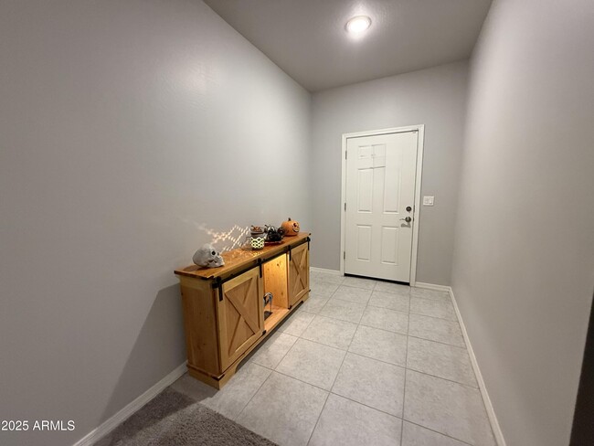 Building Photo - 6014 E Helios Dr