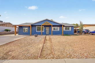 Building Photo - 6944 W Solano Dr N