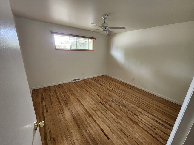 Foto del edificio - 5567 Newland Way