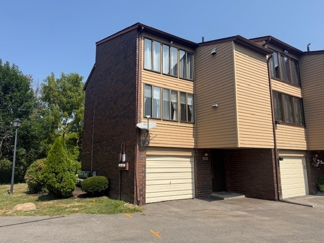 Building Photo - 2091 Penguin Ave