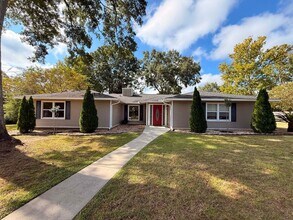 Building Photo - 300 E Kingswood Dr