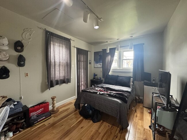 Building Photo - 350 Probasco St