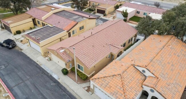 Building Photo - 2408 W Valley Vis