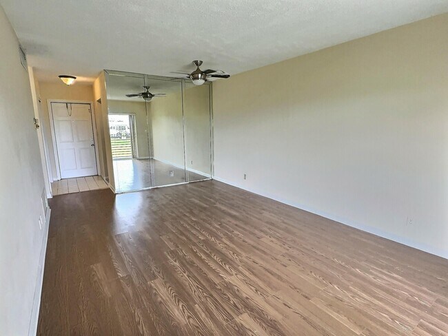 Building Photo - 2700 W Golf Blvd