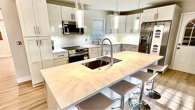 Building Photo - 1605 Ivy Dr
