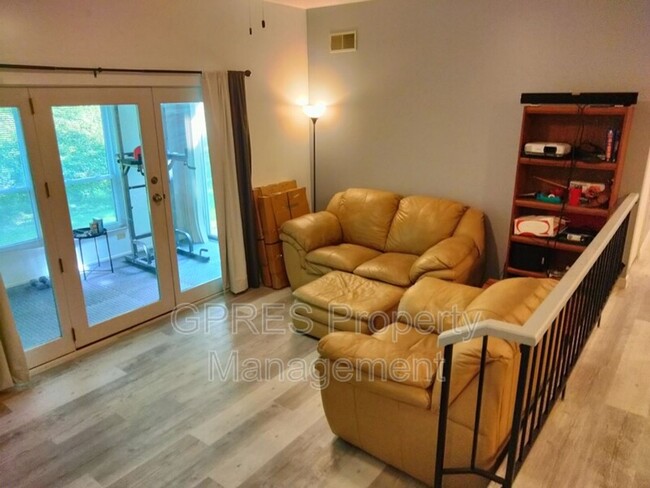 Foto del edificio - Updated 2-Bedroom / 2-Bathroom Condo for Rent