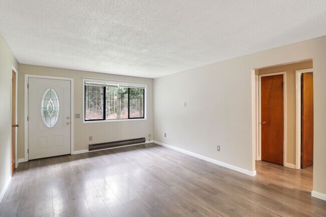 Foto del edificio - 2 Bed 1 Bath - Garage - Storage Shed - Pet Friendly - NAS Whidbey