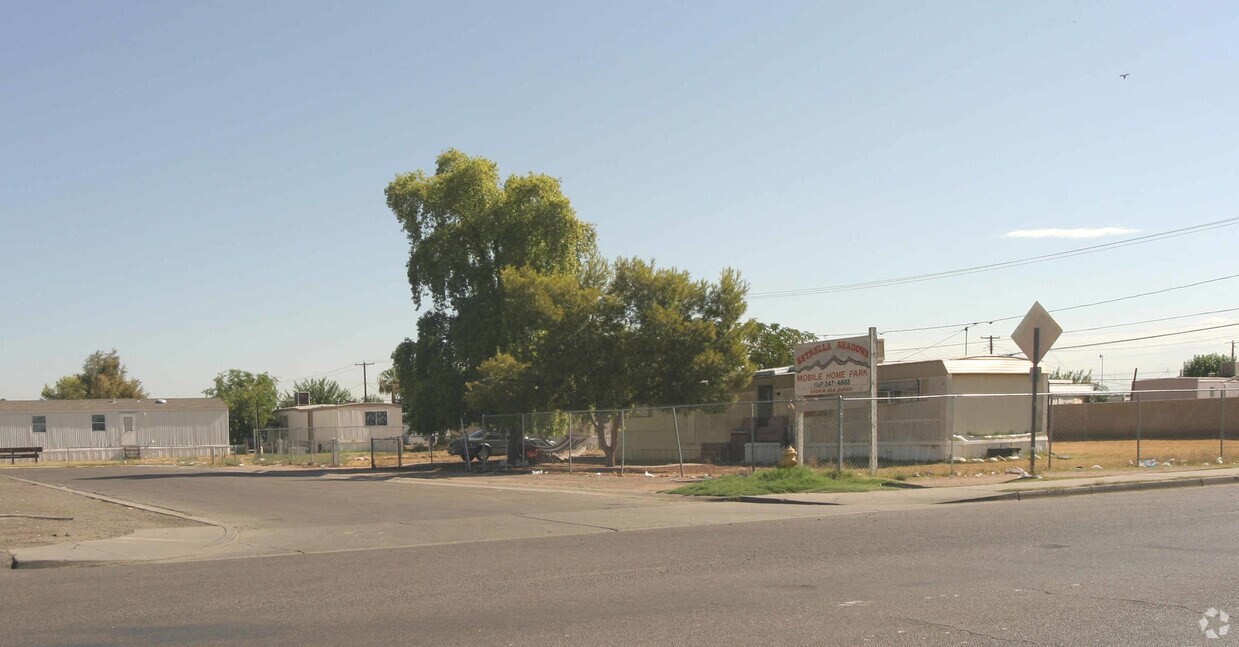 Primary Photo - Estrella Shadows MHP-65 Spaces