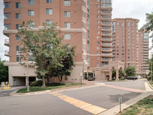 Building Photo - 3101 N Hampton Dr
