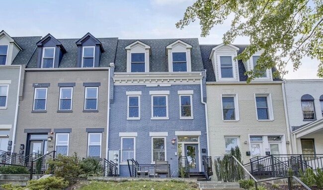 Front of building - 730 Girard St NW