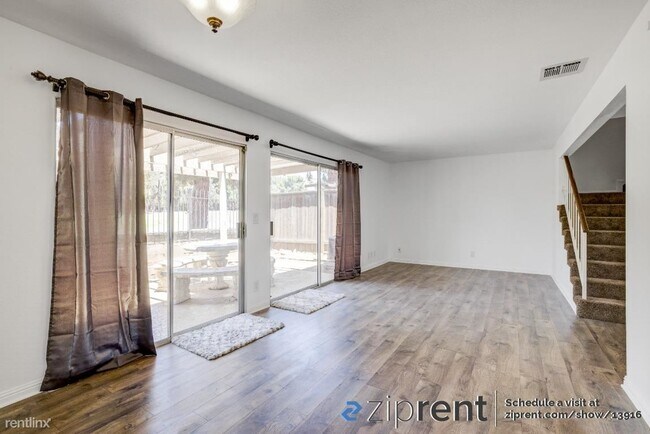 Building Photo - 3 br, 2 bath Townhome - 1221 North Tam O S...