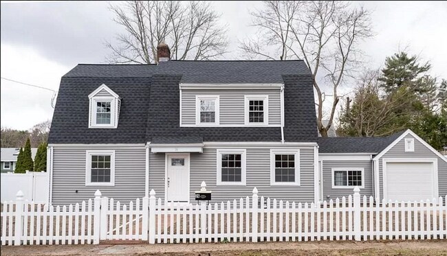 Foto del edificio - 3 Bed Home with a Yard and Garage! Available for July!