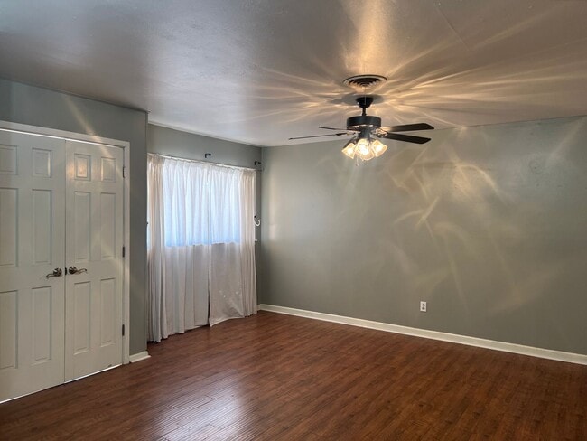 Foto del edificio - 3 bed 2 bath Move In Ready!