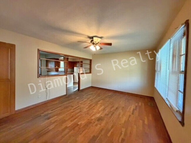 Foto del edificio - Cute 2 bed/1 bath house with Garage!