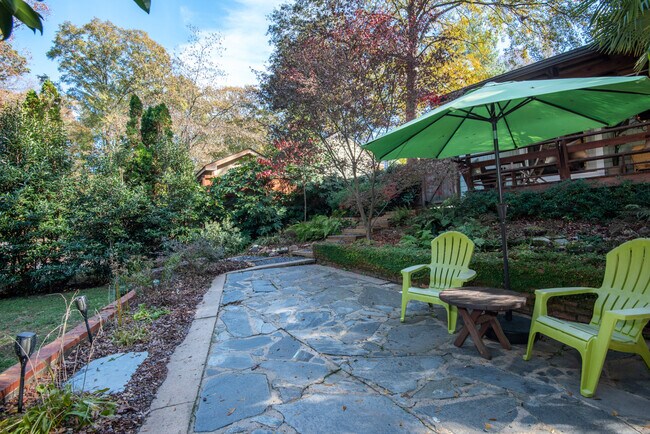 Foto del edificio - 1096 Oakfield Dr SE