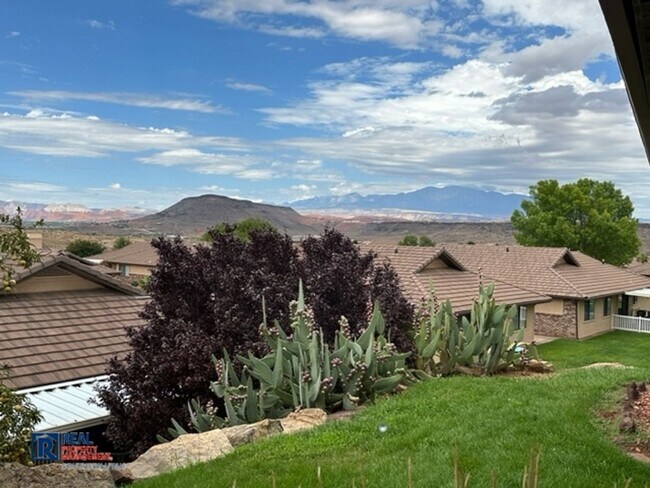 Foto del edificio - Legacy Townhome