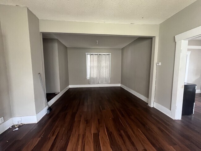 Foto del edificio - 417 N Anthony Ave