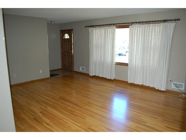 Building Photo - 7501 Knoll St