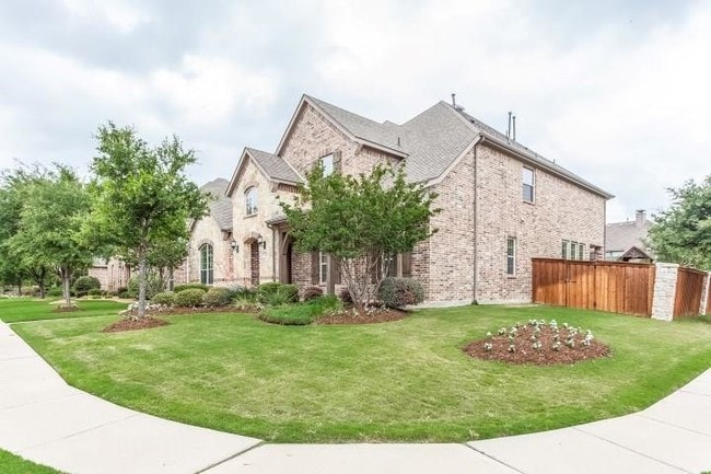 Building Photo - 2340 Boxwood Dr