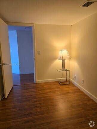 Building Photo - 3600 Yacht Club Dr