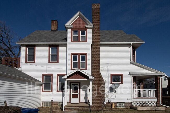 Building Photo - Gorgeous 3BR 1BA Up Unit in Lakewood!