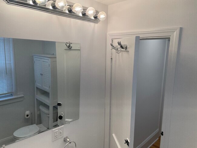 Foto del edificio - 125 Tunxis Hill Rd