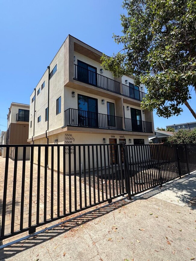 Foto del edificio - 5506 Barton Ave