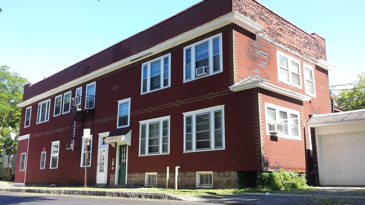 Building Photo - 1099 S Clinton Ave