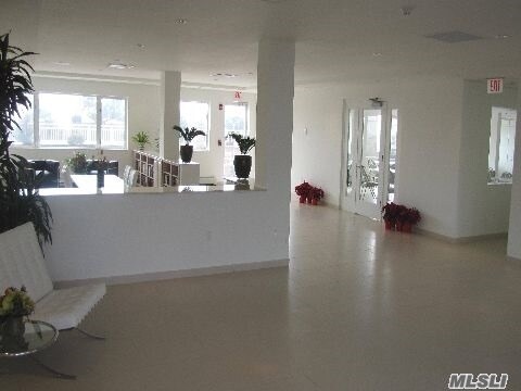 Foto del edificio - 830 Shore Rd
