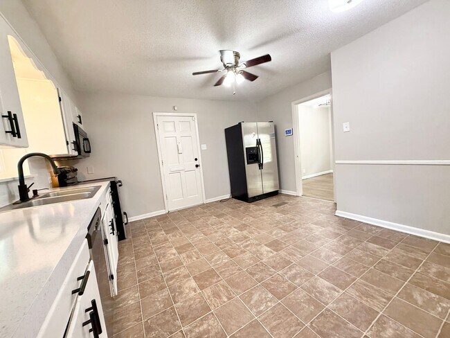 Building Photo - 25 Woodcliff Cir
