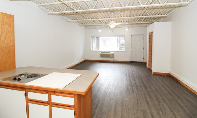 Building Photo - Molly Court