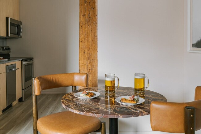 Building Photo - 555 W Jackson Blvd