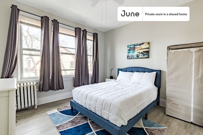 Building Photo - Room in Shared 3 bed/1 bath home