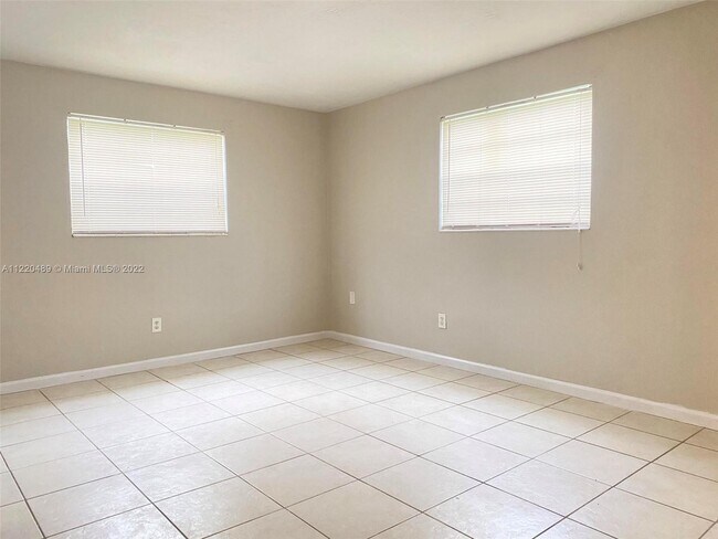 Foto del edificio - 1370 NE 119th St