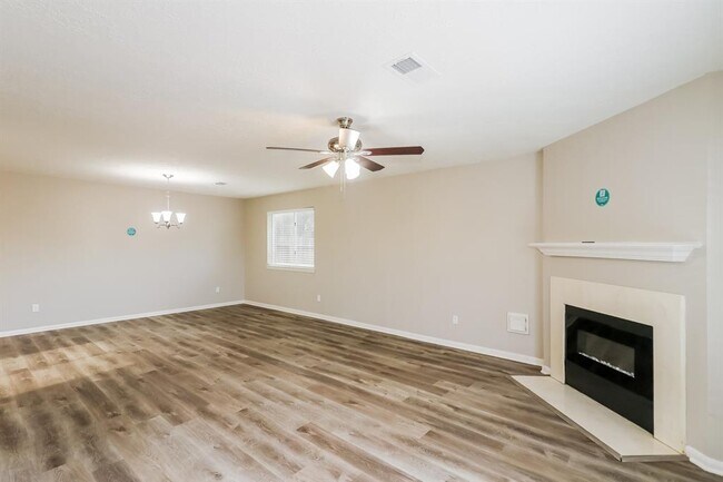 Foto del edificio - 4562 Buckleridge Rd