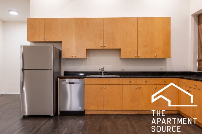 Photo - 1260 N Greenview Ave Apartment