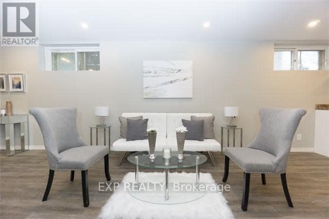 Building Photo - 358 Adelaide Ave E