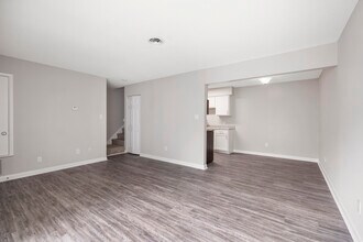Building Photo - Woodland Creek Townhomes and Apartments
