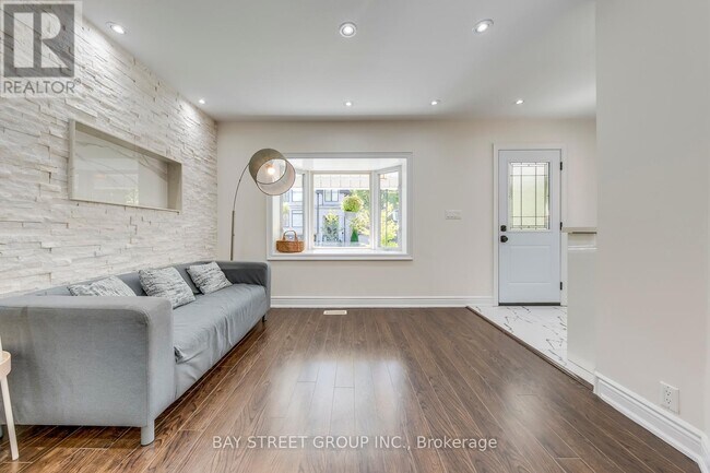 Photo du bâtiment - 90 Avondale Ave