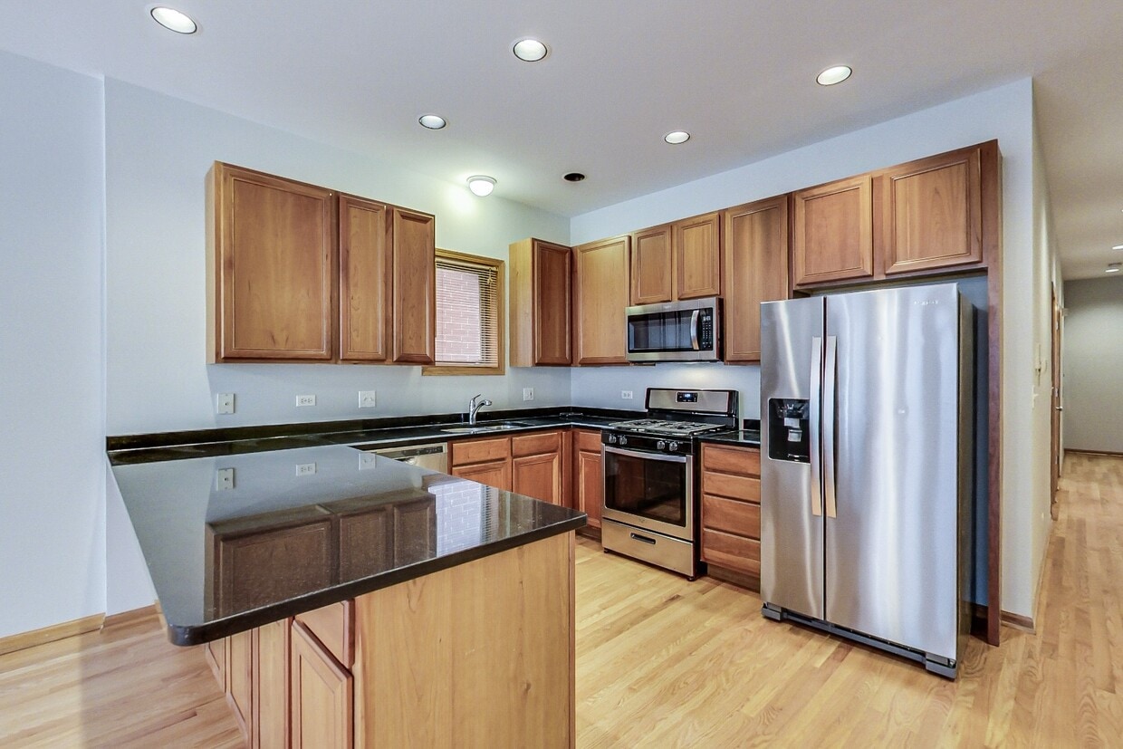 Stunning Wicker Park 3 Bed - Available August 1st - Stunning Wicker Park 3 Bed - Available August 1st