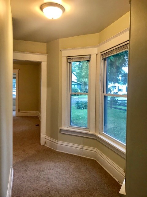 Hallway nook - 230 9th Ave N