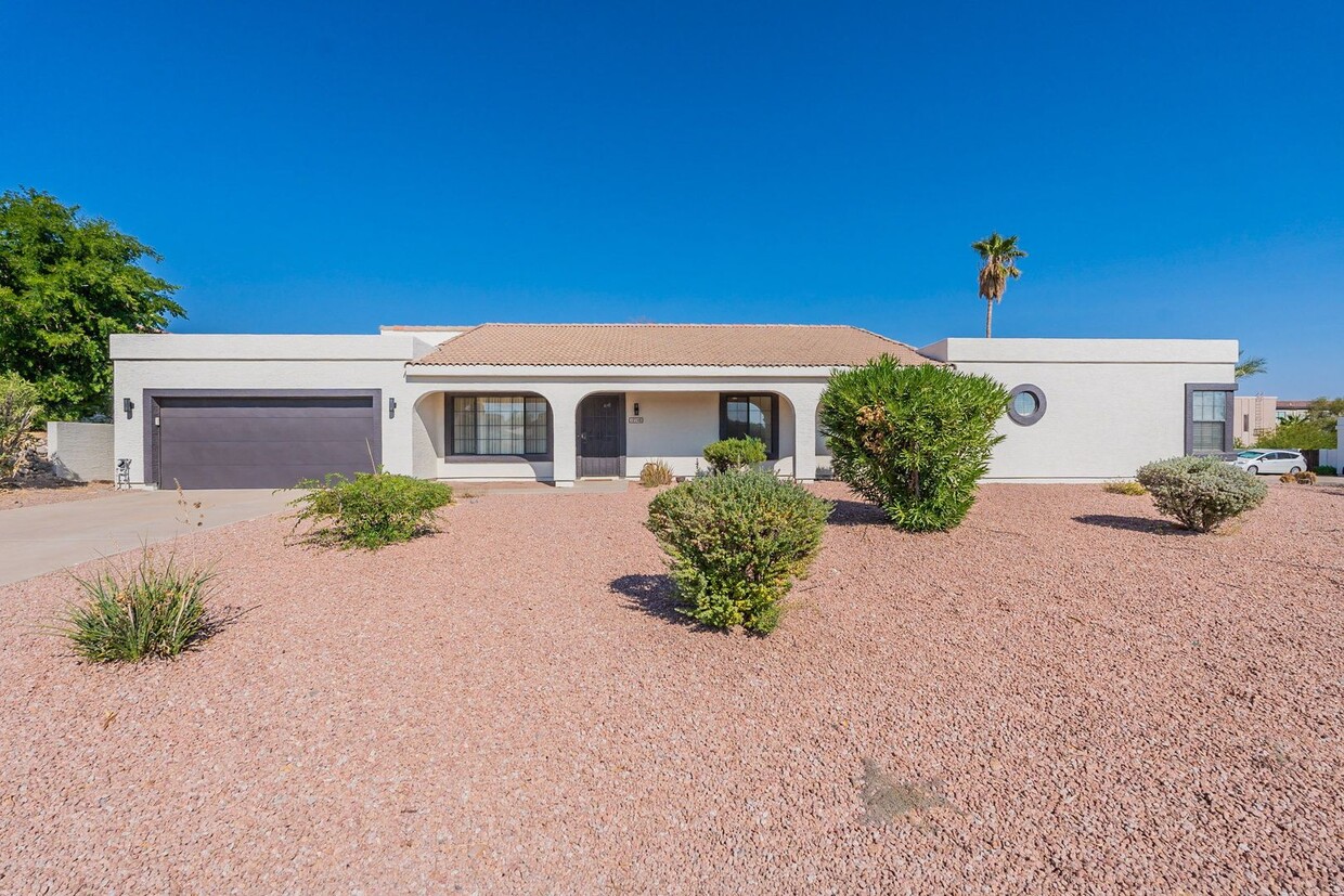 Foto principal - Two bedrooms with Garage in Fountain Hills!