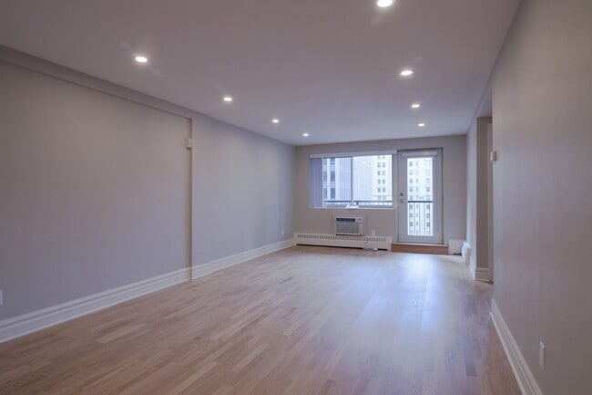 Building Photo - 3421 Rue Drummond