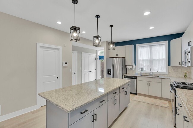 Foto del edificio - 1242 N Grant Ave