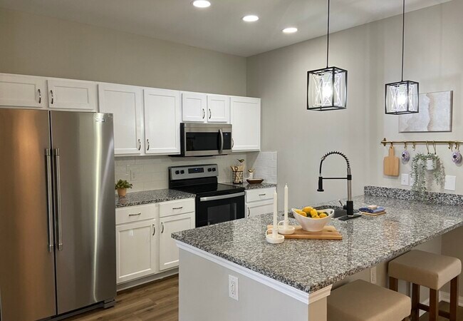 Building Photo - 443 Olive Branch Way