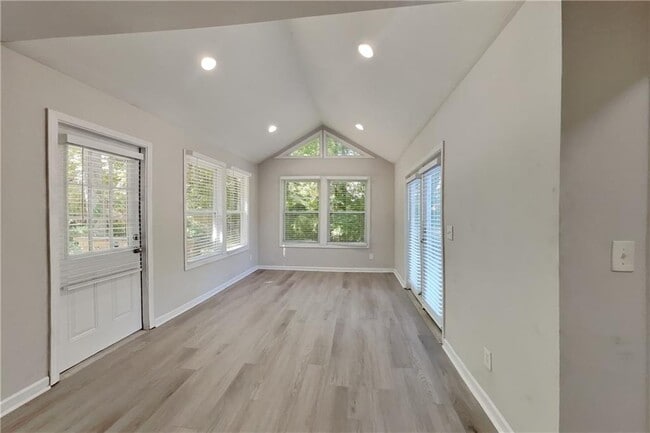 Building Photo - 3867 Buckland Dr SW
