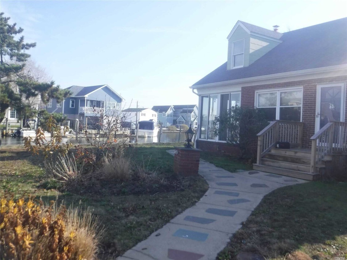 3 Piave Terrace, Lindenhurst, NY 11757 House for Rent in Lindenhurst