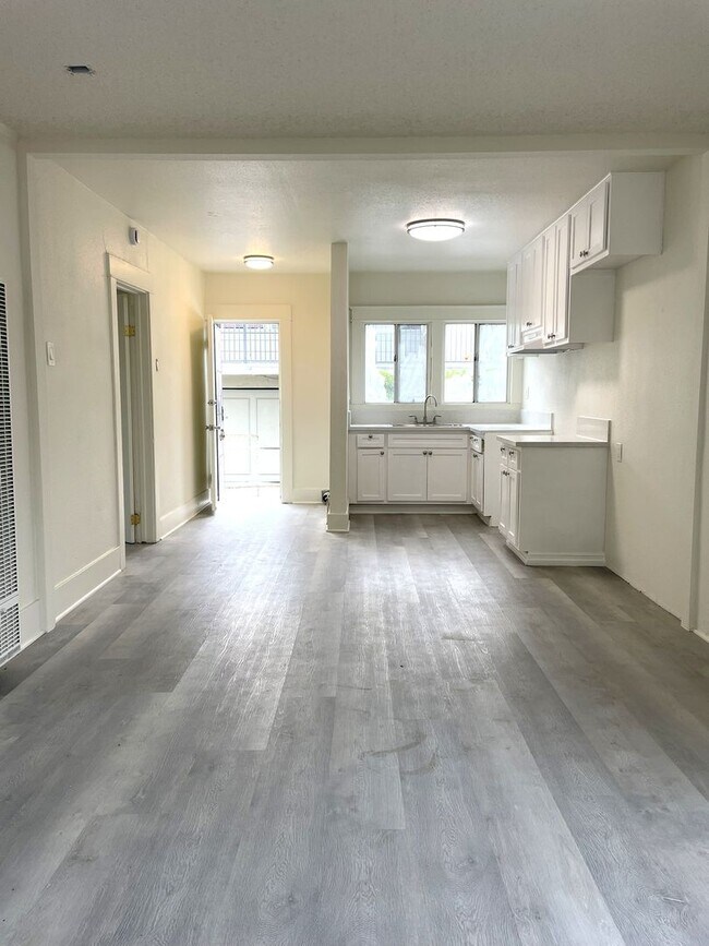Building Photo - 469