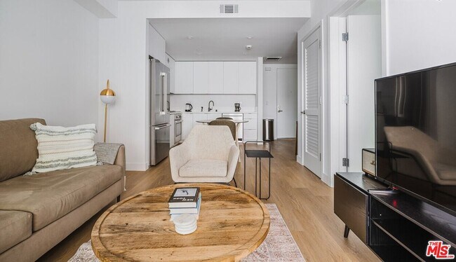 Foto del edificio - 1130 N Orange Dr