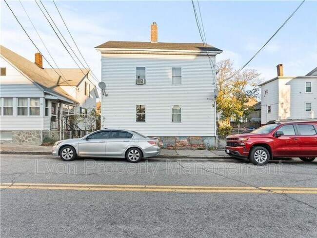 Foto del edificio - 94 Webster Ave